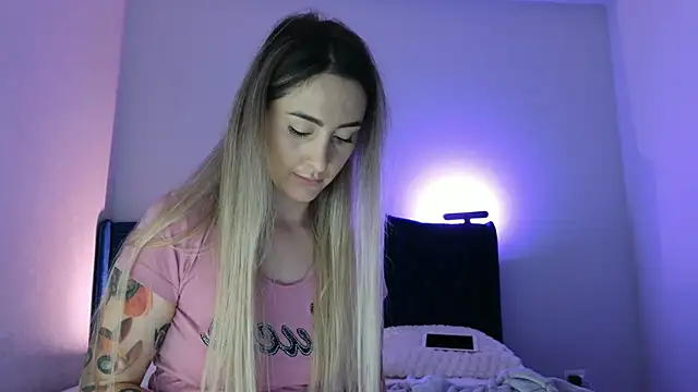 kimmie meow online show from February 10, 2025, 7:07 pm
