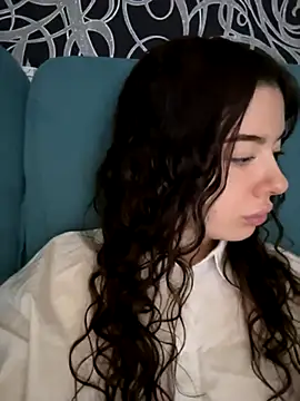 Snapshot of Kimi_Ass chatting on October 30, 2025, 10:35 am Kimi Ass online show from October 30, 2025, 10:35 am