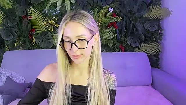 Snapshot of Horny_Blond chatting on October 7, 2025, 8:04 am Horny Blond online show from October 7, 2025, 8:04 am