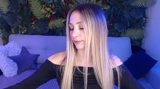 Snapshot of Horny_Blond chatting on December 24, 2024, 9:06 am Horny Blond online show from December 24, 2024, 9:06 am