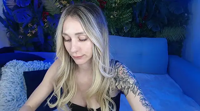 Snapshot of Horny_Blond chatting on March 4, 2025, 12:12 pm Horny Blond online show from March 4, 2025, 12:12 pm