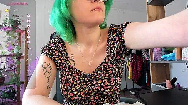 Snapshot of alisahug chatting on March 5, 2025, 10:11 am alisahug online show from March 5, 2025, 10:11 am