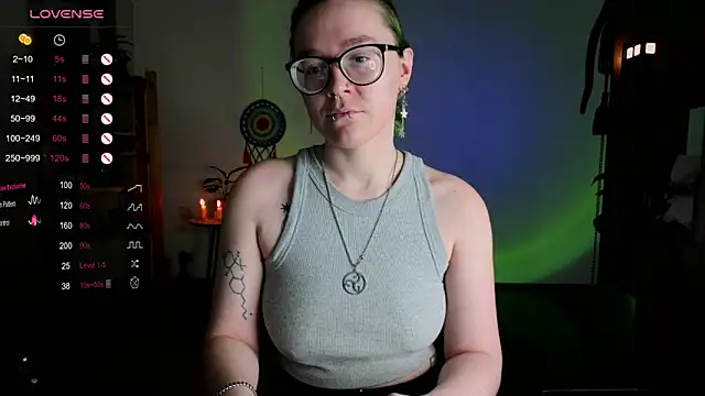 Snapshot of alisahug chatting on January 25, 2025, 4:35 pm alisahug online show from January 25, 2025, 4:35 pm