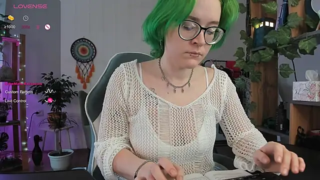 Snapshot of alisahug chatting on February 28, 2025, 4:32 am alisahug online show from February 28, 2025, 4:32 am