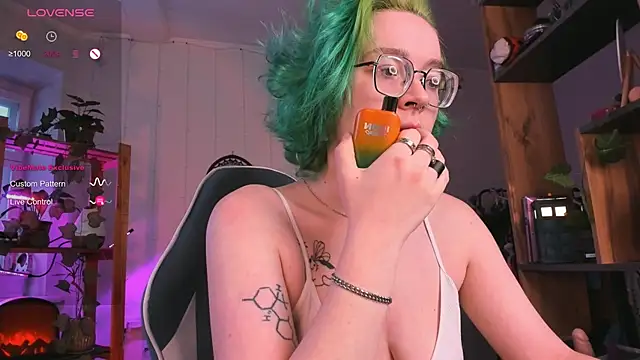 Snapshot of alisahug chatting on March 10, 2025, 1:10 pm alisahug online show from March 10, 2025, 1:10 pm