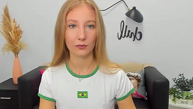 Snapshot of LolaWilsons chatting on September 20, 2025, 8:41 am LolaWilsons online show from September 20, 2025, 8:41 am