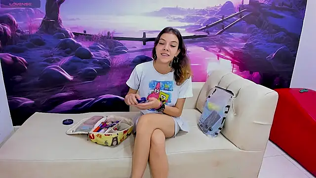 Snapshot of SlimLoves chatting on February 9, 2025, 7:41 pm SlimLoves online show from February 9, 2025, 7:41 pm