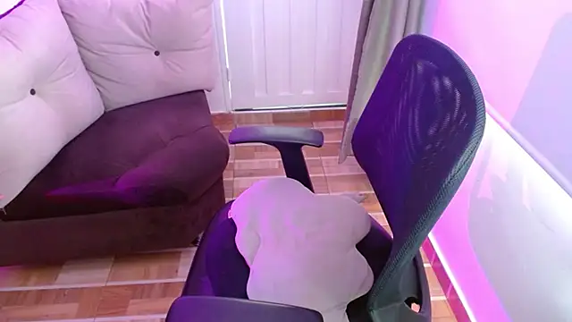 milfrousse online show from March 15, 2025, 4:10 pm