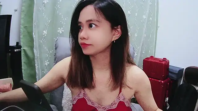 Snapshot of Candy_bee520 chatting on December 25, 2024, 2:45 pm Candy bee520 online show from December 25, 2024, 2:45 pm