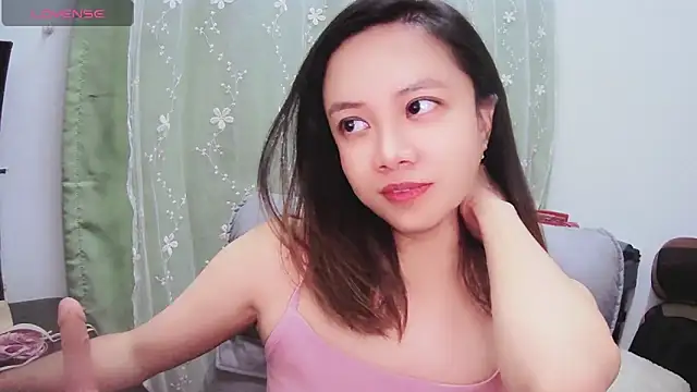 Snapshot of Candy_bee520 chatting on February 24, 2025, 6:58 pm Candy bee520 online show from February 24, 2025, 6:58 pm