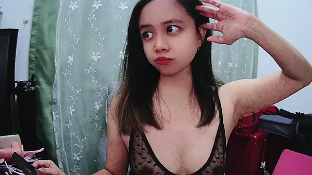 Snapshot of Candy_bee520 chatting on December 17, 2024, 3:27 pm Candy bee520 online show from December 17, 2024, 3:27 pm