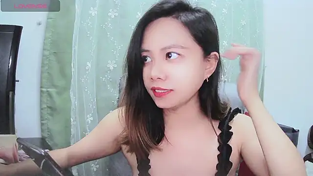 Snapshot of Candy_bee520 chatting on March 3, 2025, 3:11 pm Candy bee520 online show from March 3, 2025, 3:11 pm