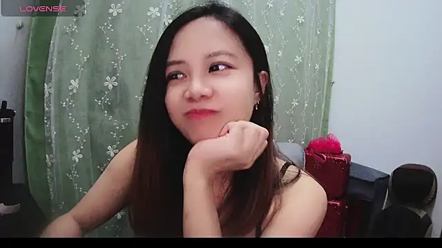 Snapshot of Candy_bee520 chatting on January 5, 2025, 3:34 pm Candy bee520 online show from January 5, 2025, 3:34 pm