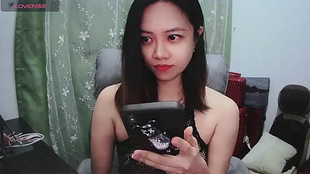 Snapshot of Candy_bee520 chatting on February 20, 2025, 3:52 pm Candy bee520 online show from February 20, 2025, 3:52 pm