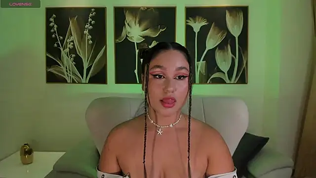 SamanthaConnor  online show from February 10, 2025, 7:17 pm