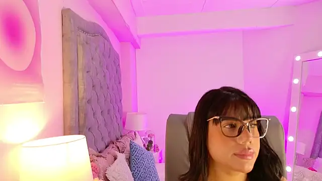 Snapshot of AshleyFerrer chatting on October 5, 2025, 1:13 pm AshleyFerrer online show from October 5, 2025, 1:13 pm