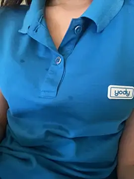 Snapshot of Tuongvy05 chatting on November 15, 2025, 8:40 am Tuongvy05 online show from November 15, 2025, 8:40 am