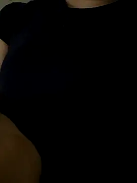 Snapshot of Tuongvy05 chatting on November 12, 2025, 7:23 am Tuongvy05 online show from November 12, 2025, 7:23 am