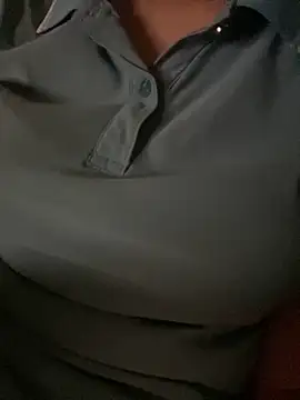 Snapshot of Tuongvy05 chatting on October 13, 2025, 4:08 pm Tuongvy05 online show from October 13, 2025, 4:08 pm