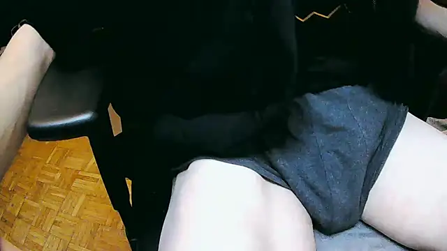 Snapshot of skinnyandthick chatting on October 27, 2025, 6:31 pm skinnyandthick online show from October 27, 2025, 6:31 pm