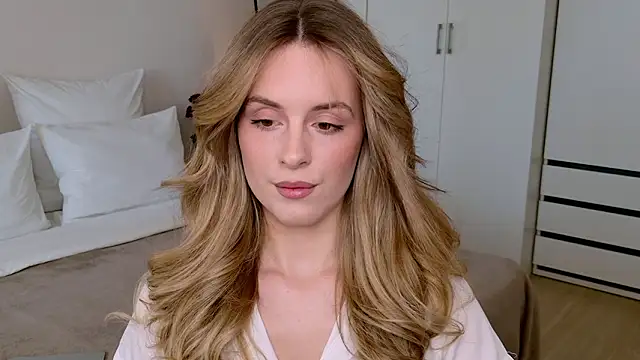 RozzitaBedberry online show from February 1, 2026, 1:20 pm