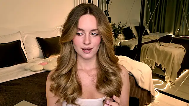 RozzitaBedberry online show from April 10, 2026, 1:07 pm