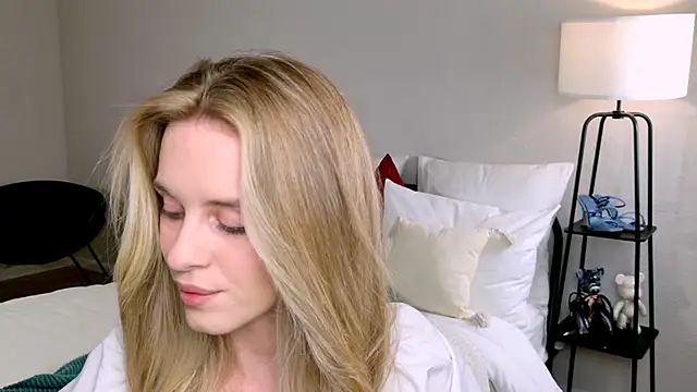 RozzitaBedberry online show from September 21, 2025, 1:05 pm