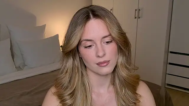 RozzitaBedberry online show from January 18, 2026, 1:14 pm