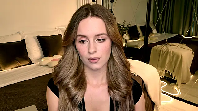 RozzitaBedberry online show from April 15, 2026, 1:04 pm