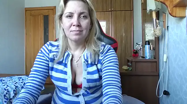IrinaB1 online show from February 25, 2025, 7:42 am