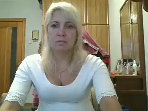 Snapshot of IrinaB1 chatting on October 1, 2025, 5:12 am IrinaB1 online show from October 1, 2025, 5:12 am