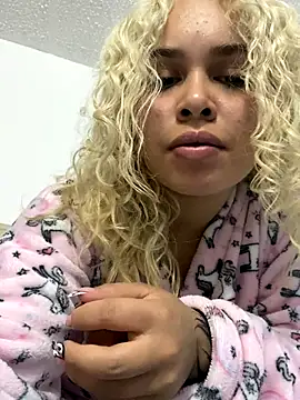 Haelycute online show from October 8, 2025, 2:57 am