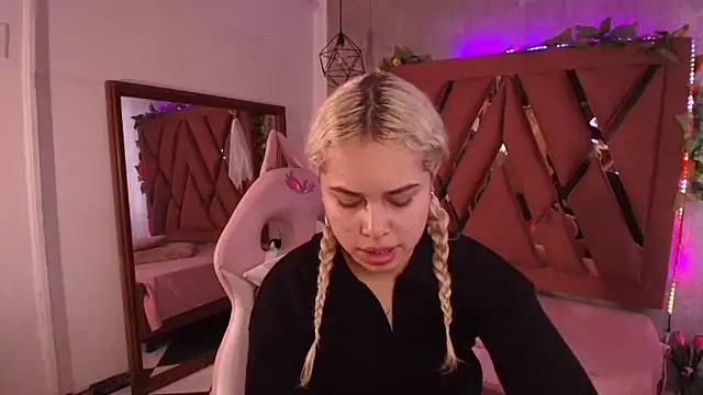 Haelycute online show from October 10, 2025, 12:06 pm