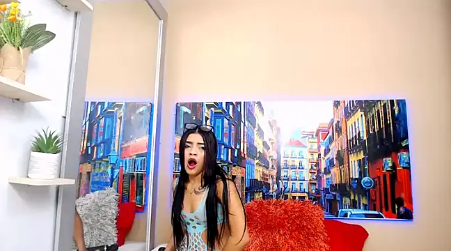 CristalLoren online show from February 12, 2025, 5:58 pm