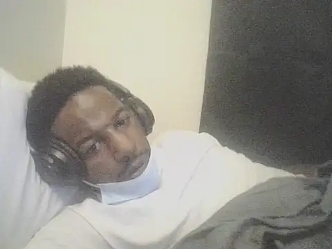 Snapshot of DreamvilleINC chatting on October 8, 2025, 7:21 am DreamvilleINC online show from October 8, 2025, 7:21 am