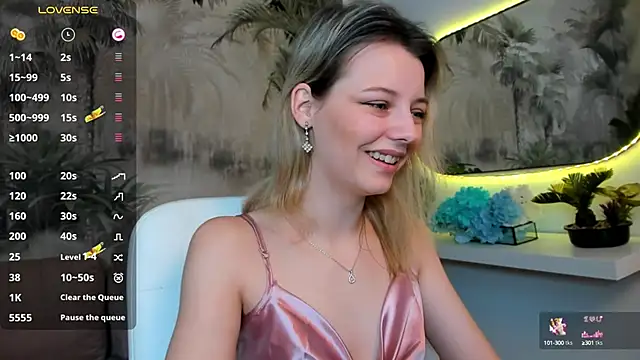 pretty little thing online show from January 15, 2025, 7:12 pm