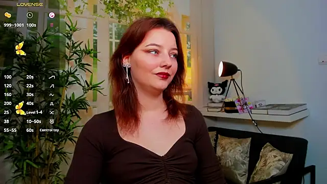 pretty little thing online show from December 15, 2025, 5:19 pm