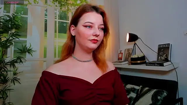 pretty little thing online show from November 12, 2025, 2:43 pm