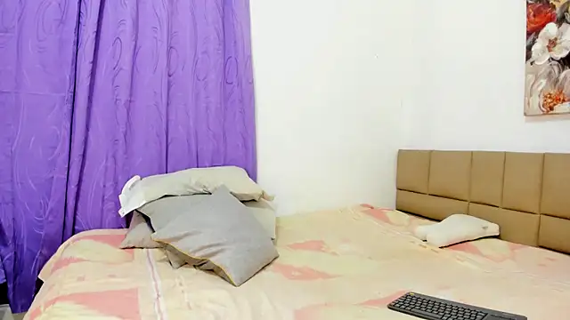 lilybaudyn  online show from November 17, 2025, 5:39 pm