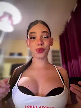 Snapshot of Carlita_cute chatting on October 7, 2025, 7:26 pm Carlita cute online show from October 7, 2025, 7:26 pm