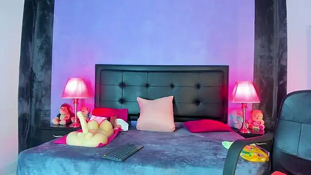 MaduraLuciana online show from November 12, 2025, 11:03 am