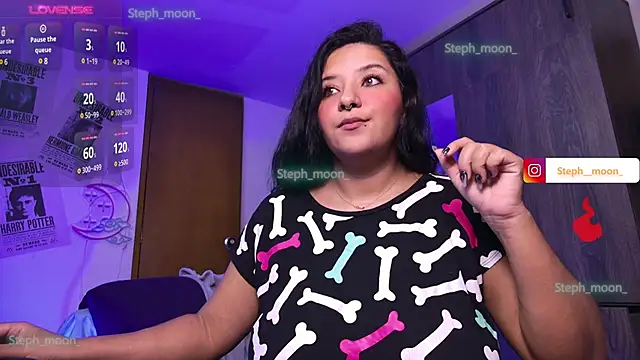 Snapshot of Steph_moon_ chatting on December 10, 2024, 11:08 pm Steph moon online show from December 10, 2024, 11:08 pm
