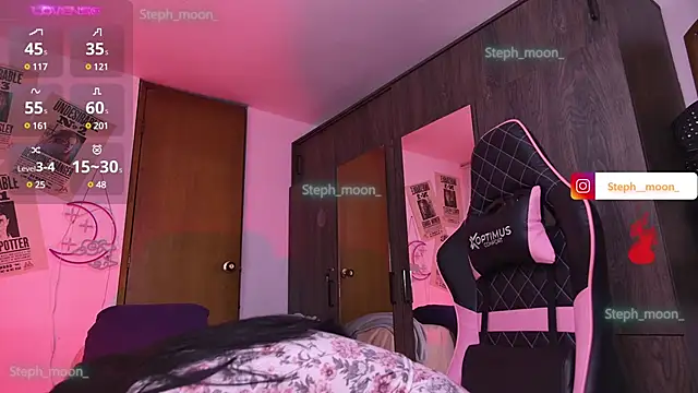 Snapshot of Steph_moon_ chatting on January 4, 2025, 2:14 am Steph moon online show from January 4, 2025, 2:14 am