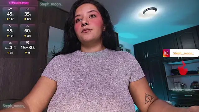 Snapshot of Steph_moon_ chatting on March 6, 2025, 11:09 pm Steph moon online show from March 6, 2025, 11:09 pm