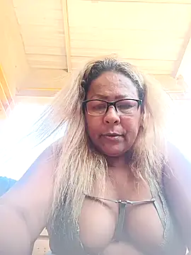 Snapshot of Afroditabichota chatting on October 5, 2025, 5:25 pm Afroditabichota online show from October 5, 2025, 5:25 pm