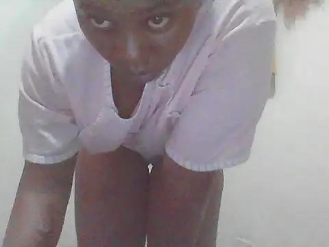 Snapshot of EBONYVANILLA02 chatting on May 26, 2026, 6:44 am EBONYVANILLA02 online show from May 26, 2026, 6:44 am