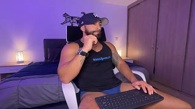 SamDornan online show from February 12, 2025, 9:33 pm