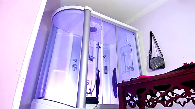 sexy-luna-star-ts online show from December 2, 2025, 8:21 pm