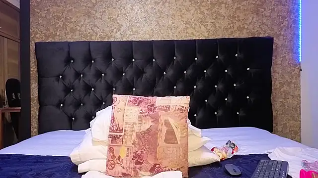 emma xuee online show from September 16, 2025, 6:53 pm