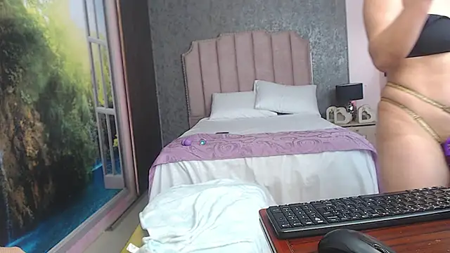 emma xuee online show from February 17, 2025, 2:38 pm
